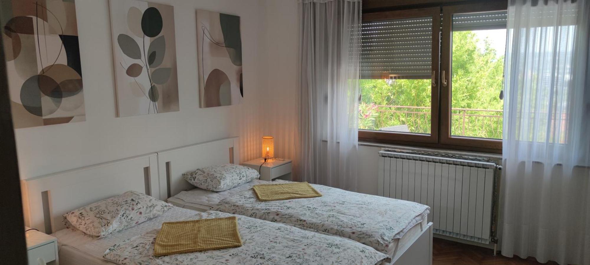 Apartment By The Castle โคเปร์ ภายนอก รูปภาพ