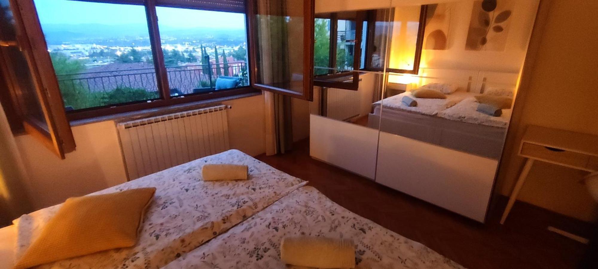 Apartment By The Castle โคเปร์ ภายนอก รูปภาพ